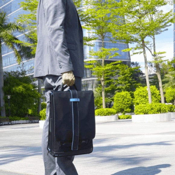 Backpack W/Power Charging Station Classic Design Keep Devices Always Powered Up! - Picture 11 of 16